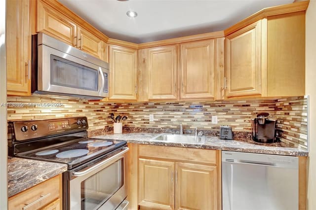 155 Canterbury G 155, sold in Canterbury Condos, West Palm Beach, FL