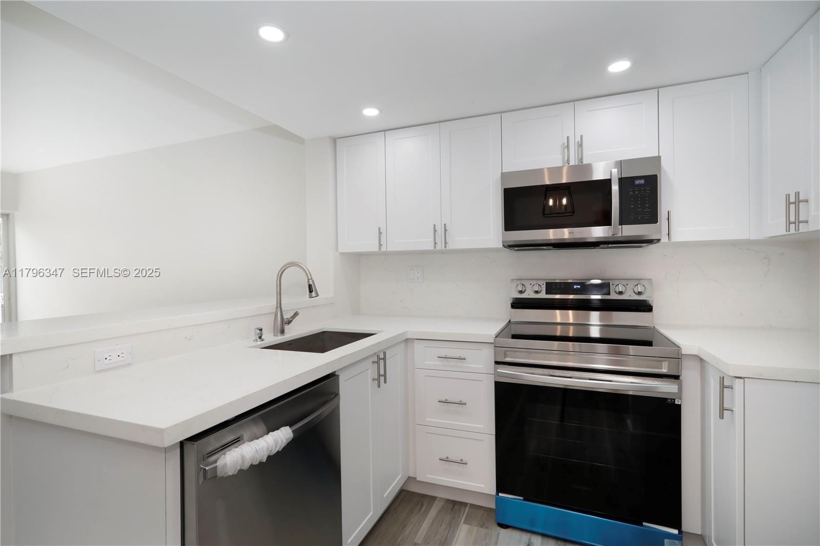 8665 NW 6th Lane 1-202, Miami, FL 33126 photo 6