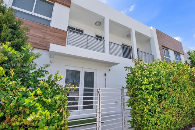 1251 NE 18th Avenue, Fort Lauderdale, FL 33304
