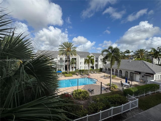 620 SW 111th Avenue 304, sold in Devonaire Condo At Pembro, Pembroke Pines, FL