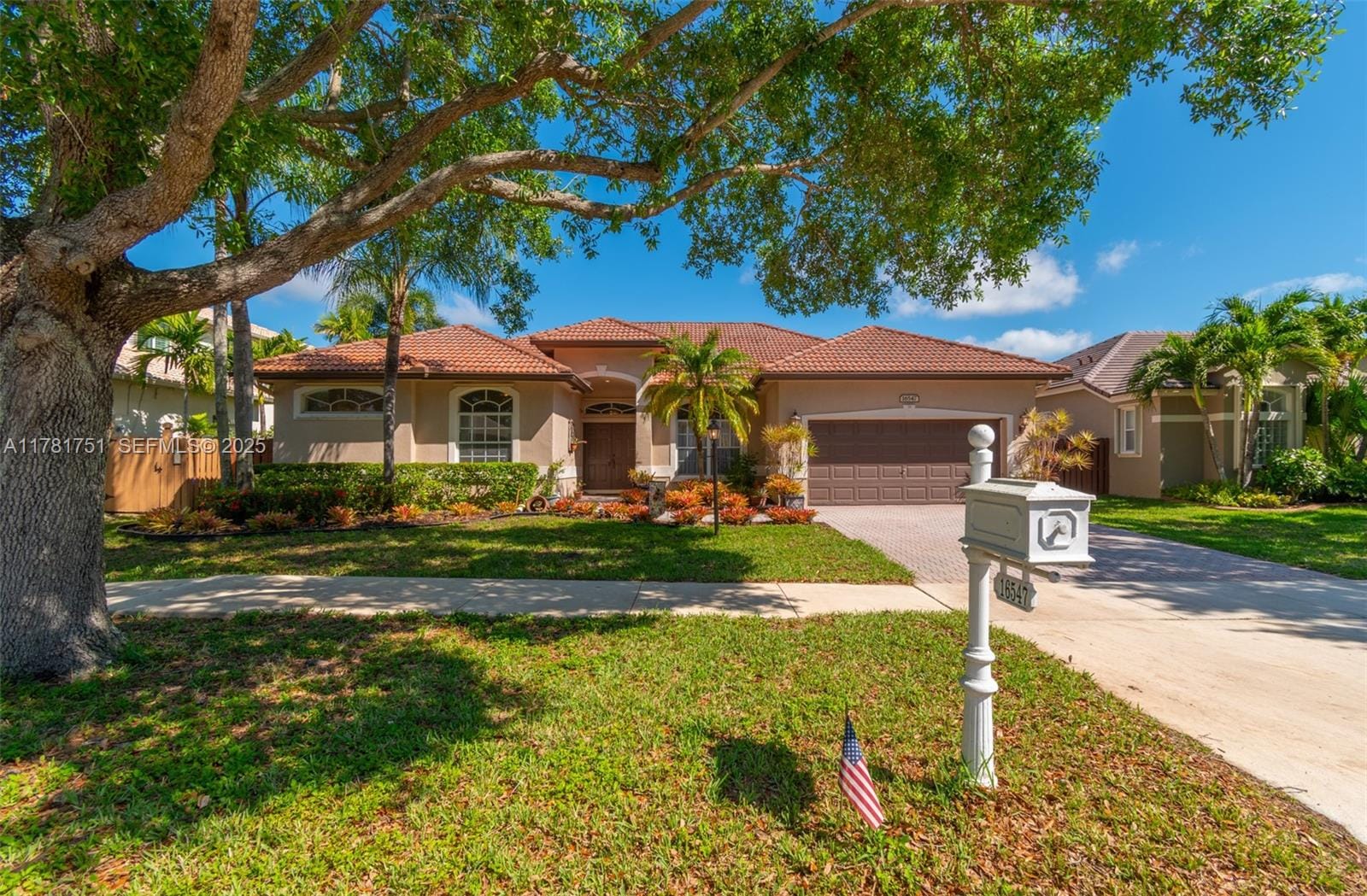 16547 Mariposa S Circle — photo 3