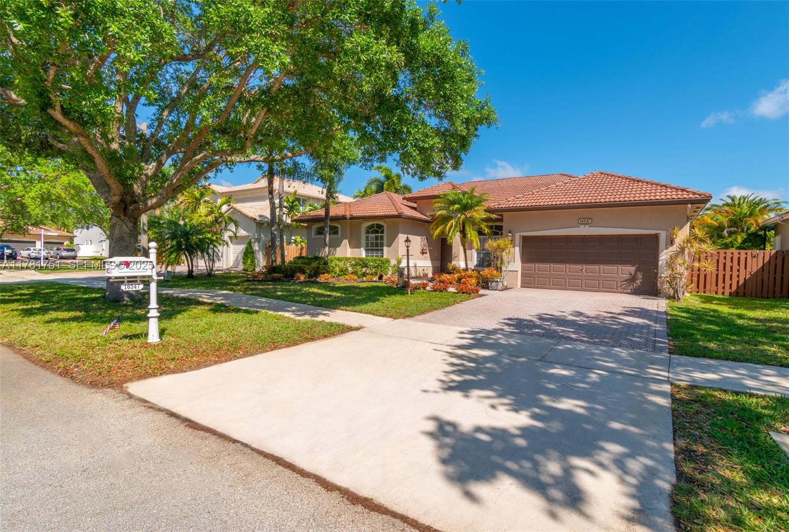16547 Mariposa S Circle — photo 4