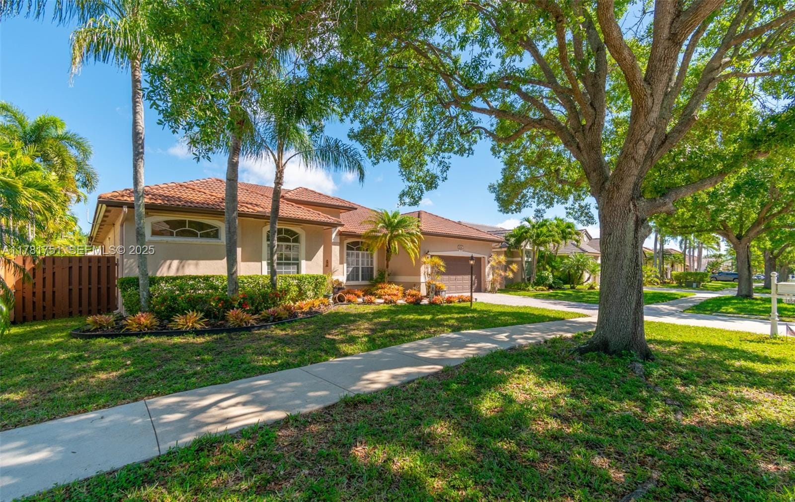 16547 Mariposa S Circle — photo 6