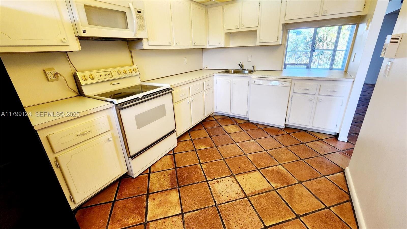 2200 NE 33rd Avenue 2J, Fort Lauderdale, FL 33305 photo 13