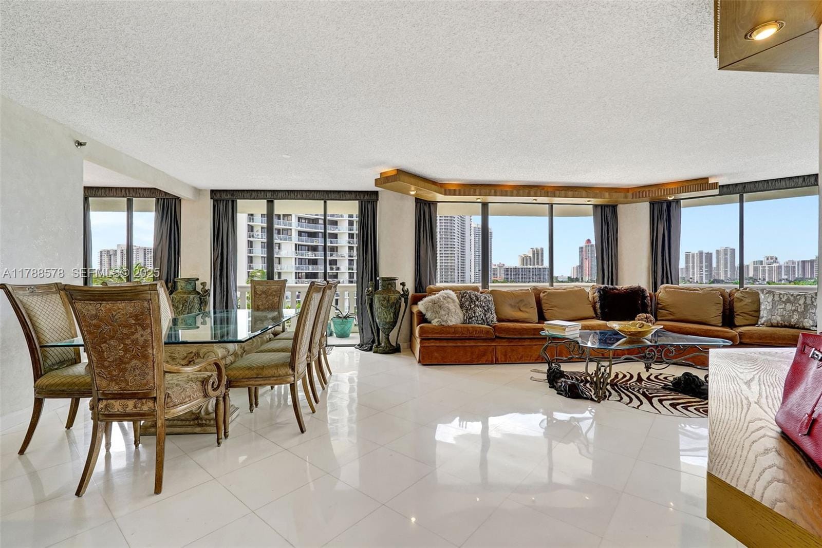 3000 Island Boulevard 706, Aventura, FL 33160 photo 2