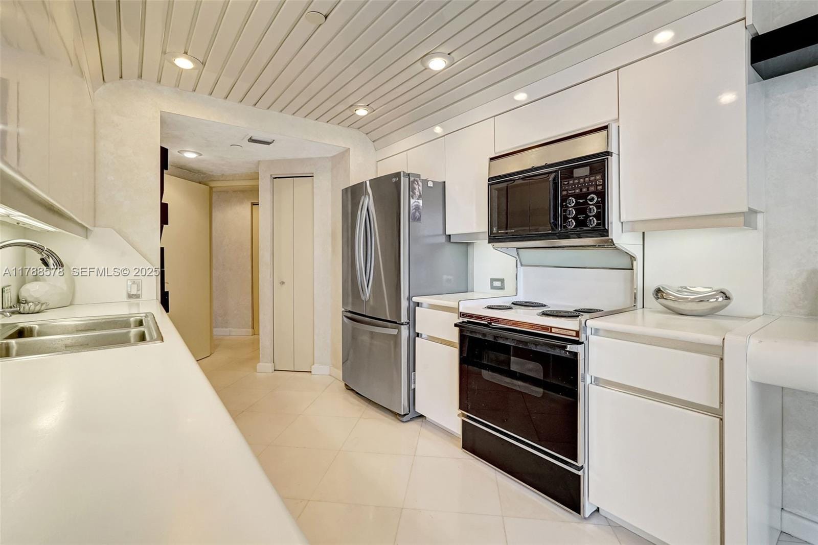 3000 Island Boulevard 706, Aventura, FL 33160 photo 24