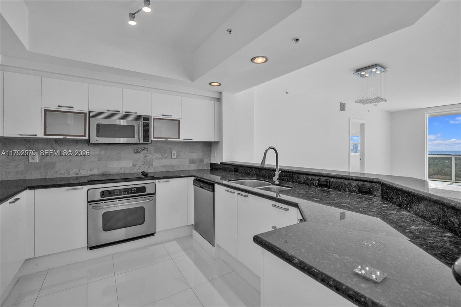 14951 Royal Oaks Lane 2105, North Miami, FL 33181 photo 25