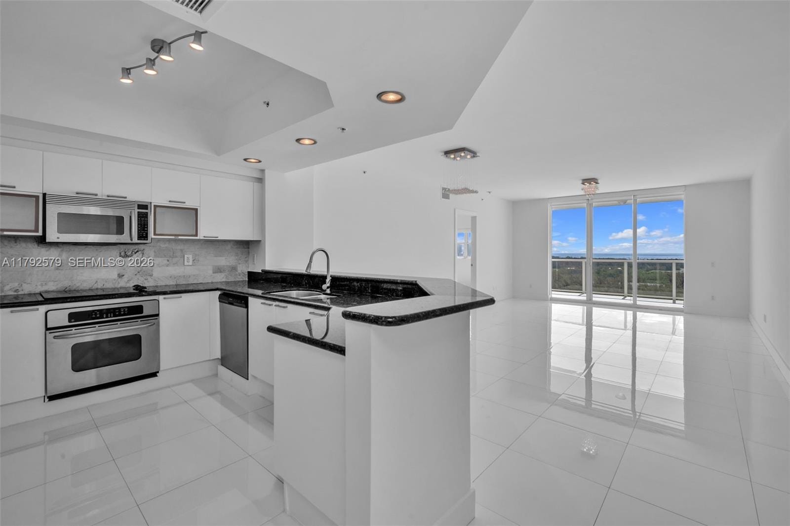 14951 Royal Oaks Lane 2105, North Miami, FL 33181 photo 27