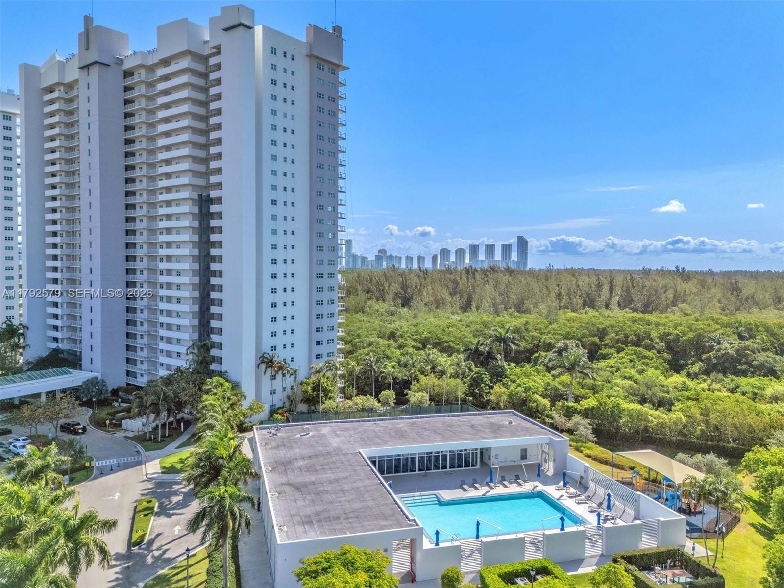 14951 Royal Oaks Lane 2105, North Miami, FL 33181 photo 10