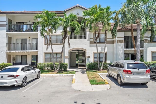 530 S Park Road 23-11, sold in Hollywood Parc Condominiu, Hollywood, FL