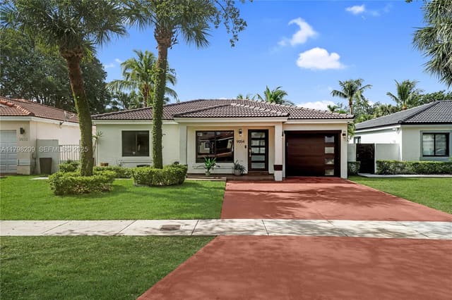 9054 NW 193rd Terrace, sold in Lakes On The Green North, Hialeah, FL