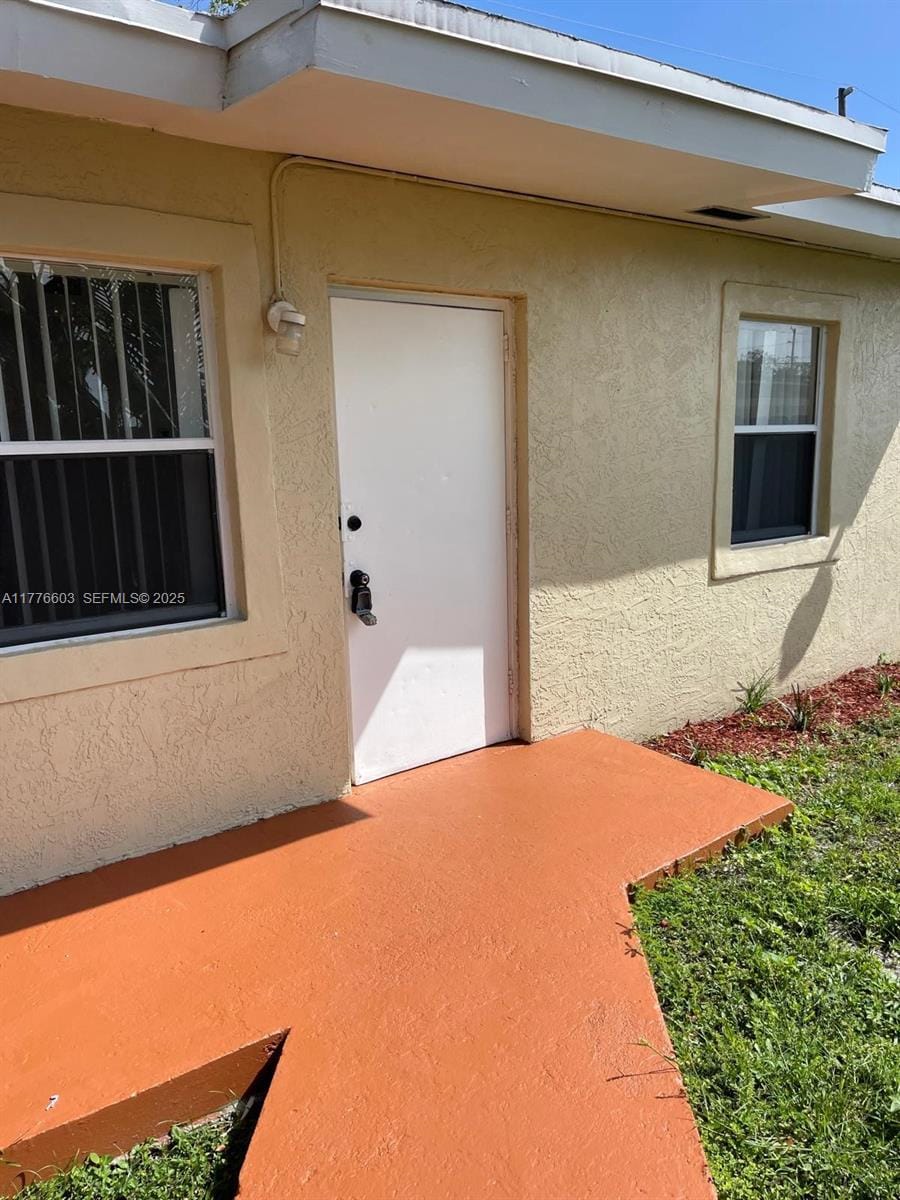 2431 S Plunkett Street, Hollywood, FL 33020