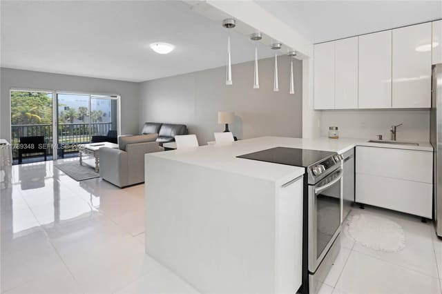 600 NE 2nd Street 308, sold in Danians North, Dania Beach, FL
