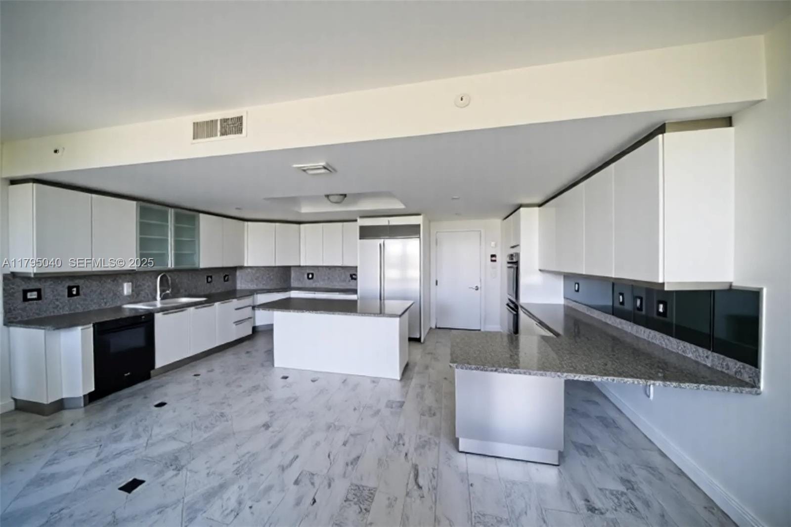 445 Grand Bay Drive 802, Key Biscayne, FL 33149 photo 2