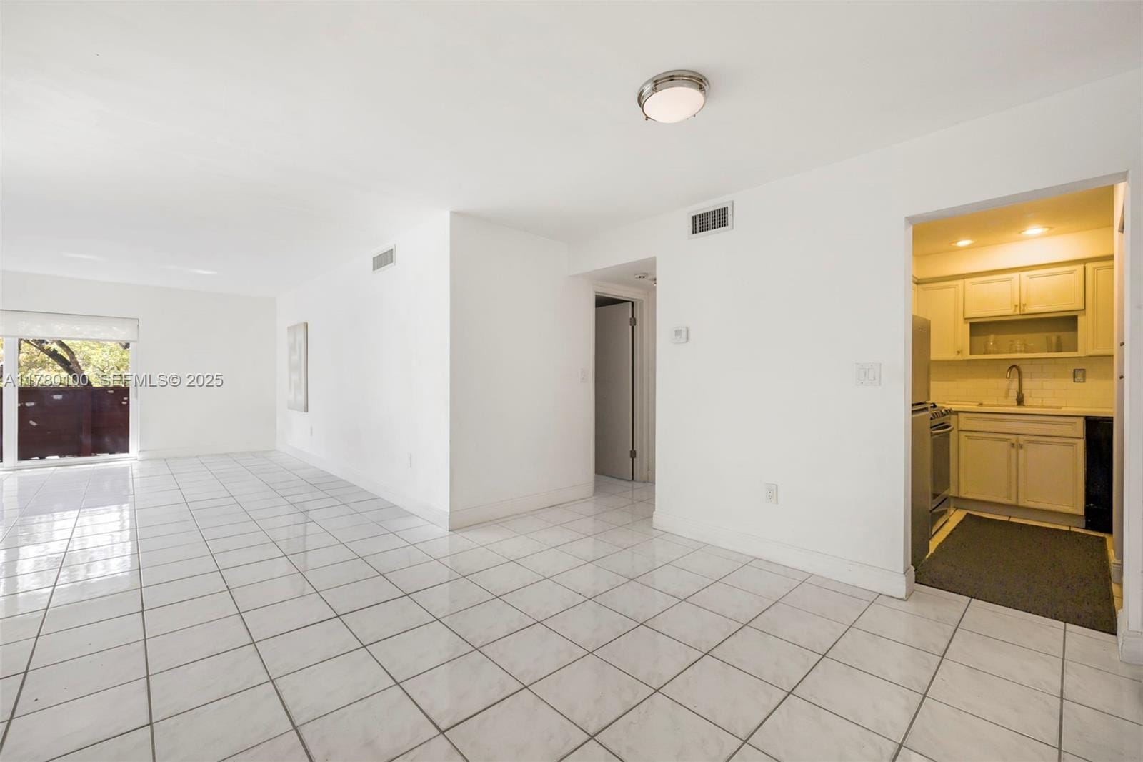 1205 Mariposa Avenue 306, Coral Gables, FL 33146 photo 5