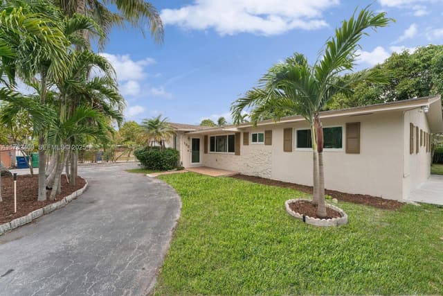 195 NE 164th Street, Miami, FL 33162