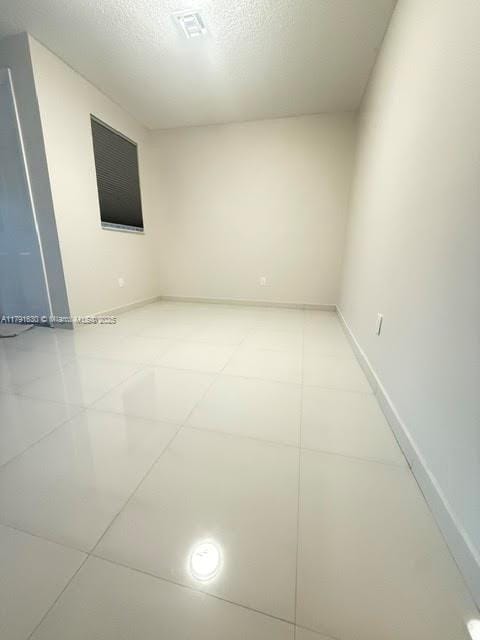 933 NE 42nd Place — photo 2
