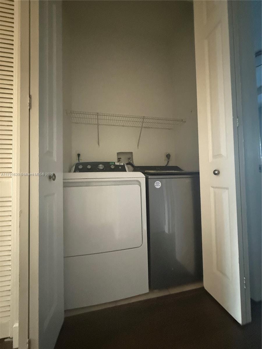 933 NE 42nd Place — photo 11