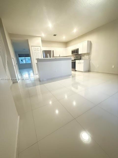 933 NE 42nd Place — photo 8