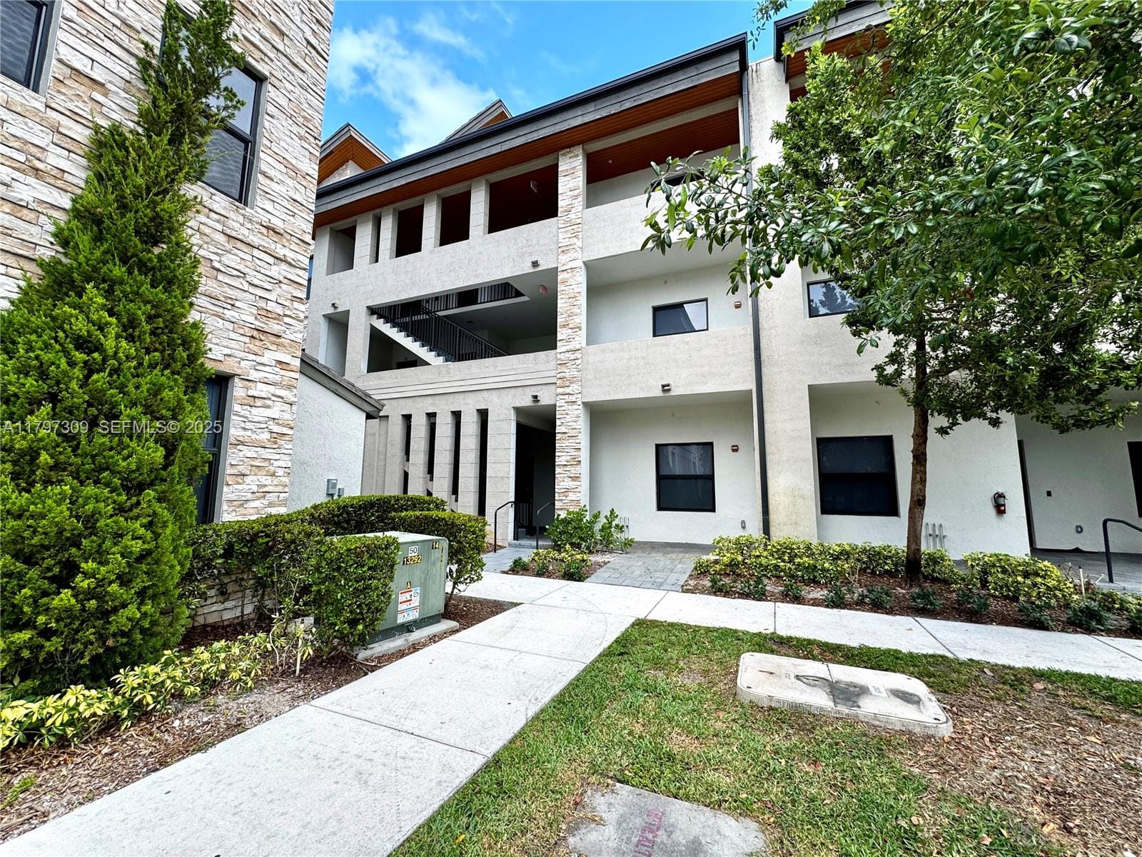 8175 NW 104th Avenue 21 — photo 2