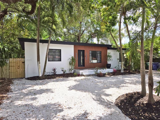 620 NE 160th Street, Miami, FL 33162