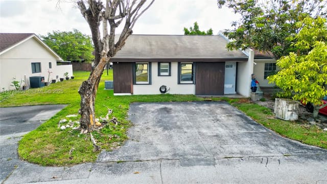 5211 SW 139th Ave Road, sold in Bent Tree Center, Miami, FL