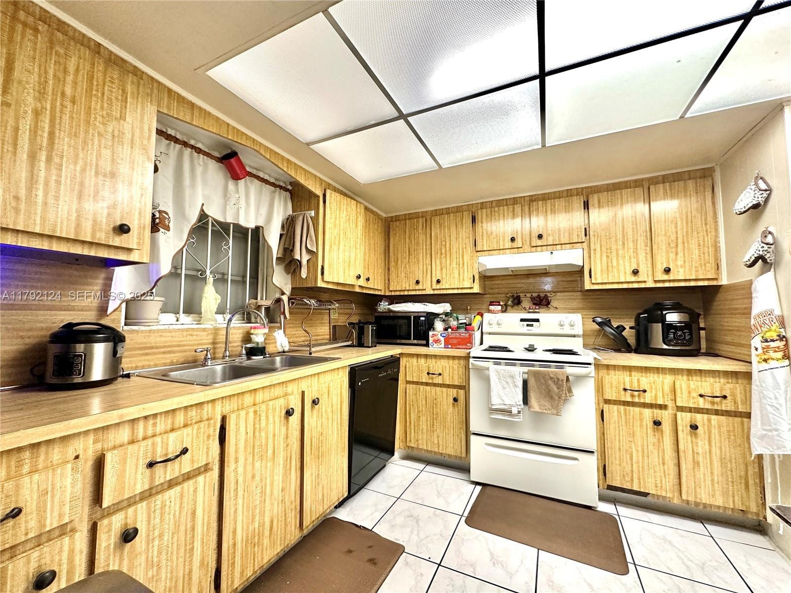 8135 W 9th Avenue, Hialeah, FL 33014 photo 17