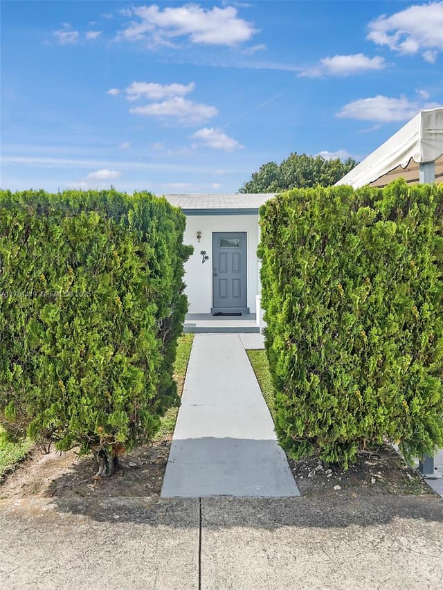 11104 SW 154th Terrace, Miami, FL 33157