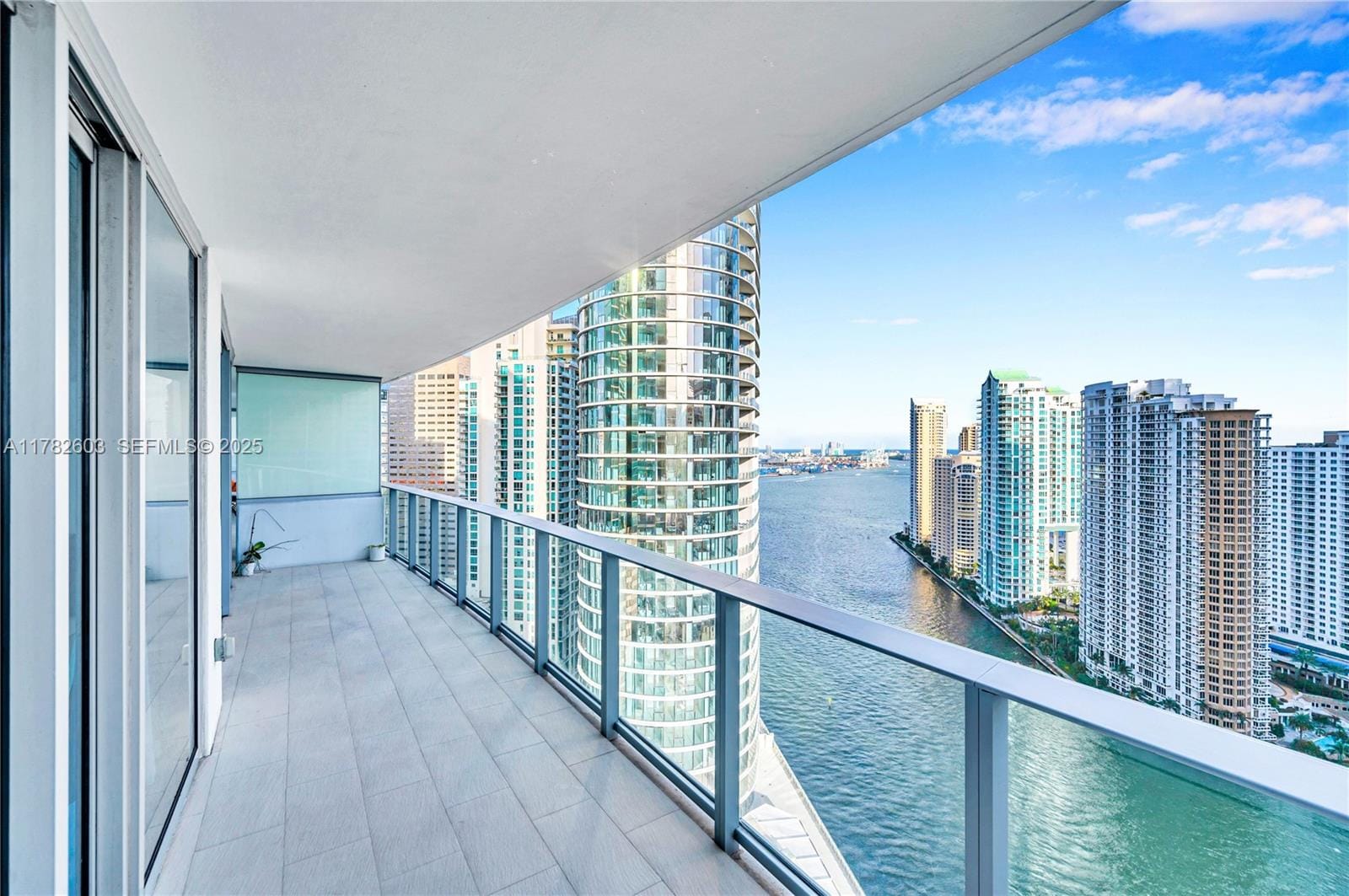 200 Biscayne Boulevard Way 3307, Miami, FL 33131 photo 2