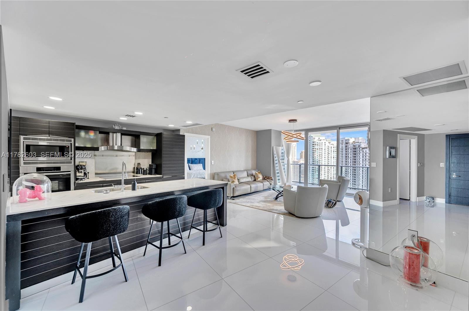 200 Biscayne Boulevard Way 3307, Miami, FL 33131 photo 4