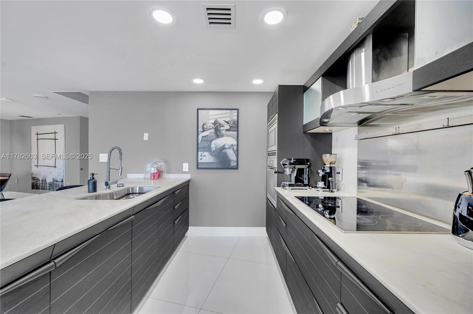 200 Biscayne Boulevard Way 3307, Miami, FL 33131 photo 6