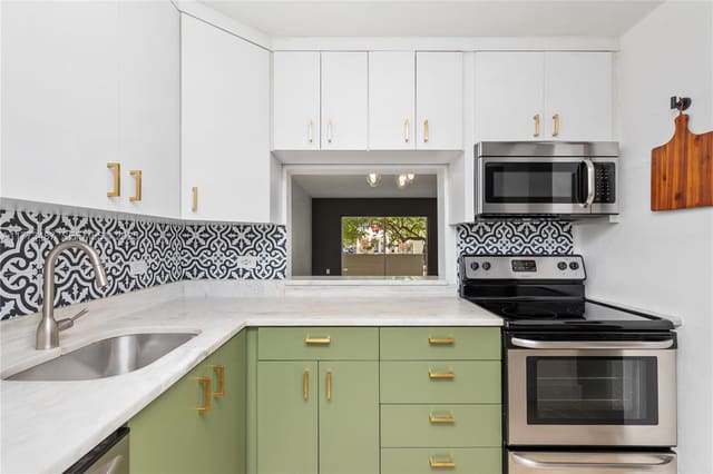 6890 N Kendall Drive B202, Pinecrest, FL 33156