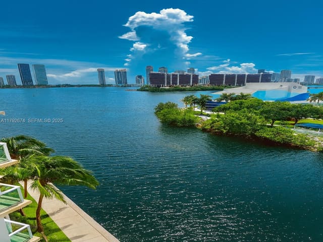 3330 NE 190th Street 716, sold in Aventura Marina Condo Num, Aventura, FL