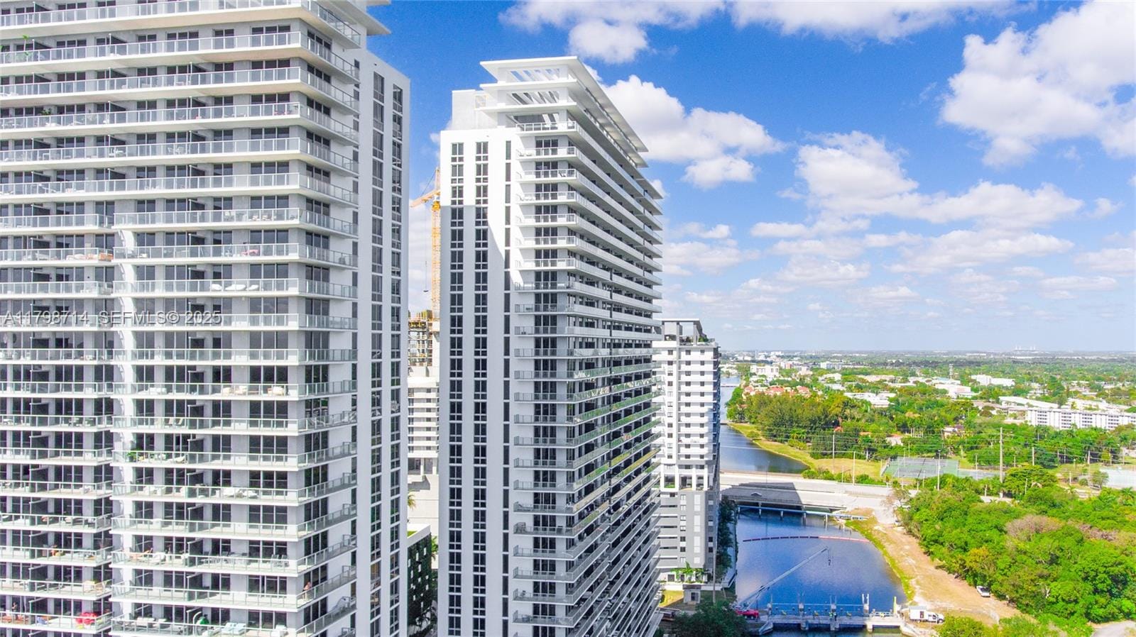 16385 Biscayne Boulevard 404, North Miami Beach, FL 33160 photo 2