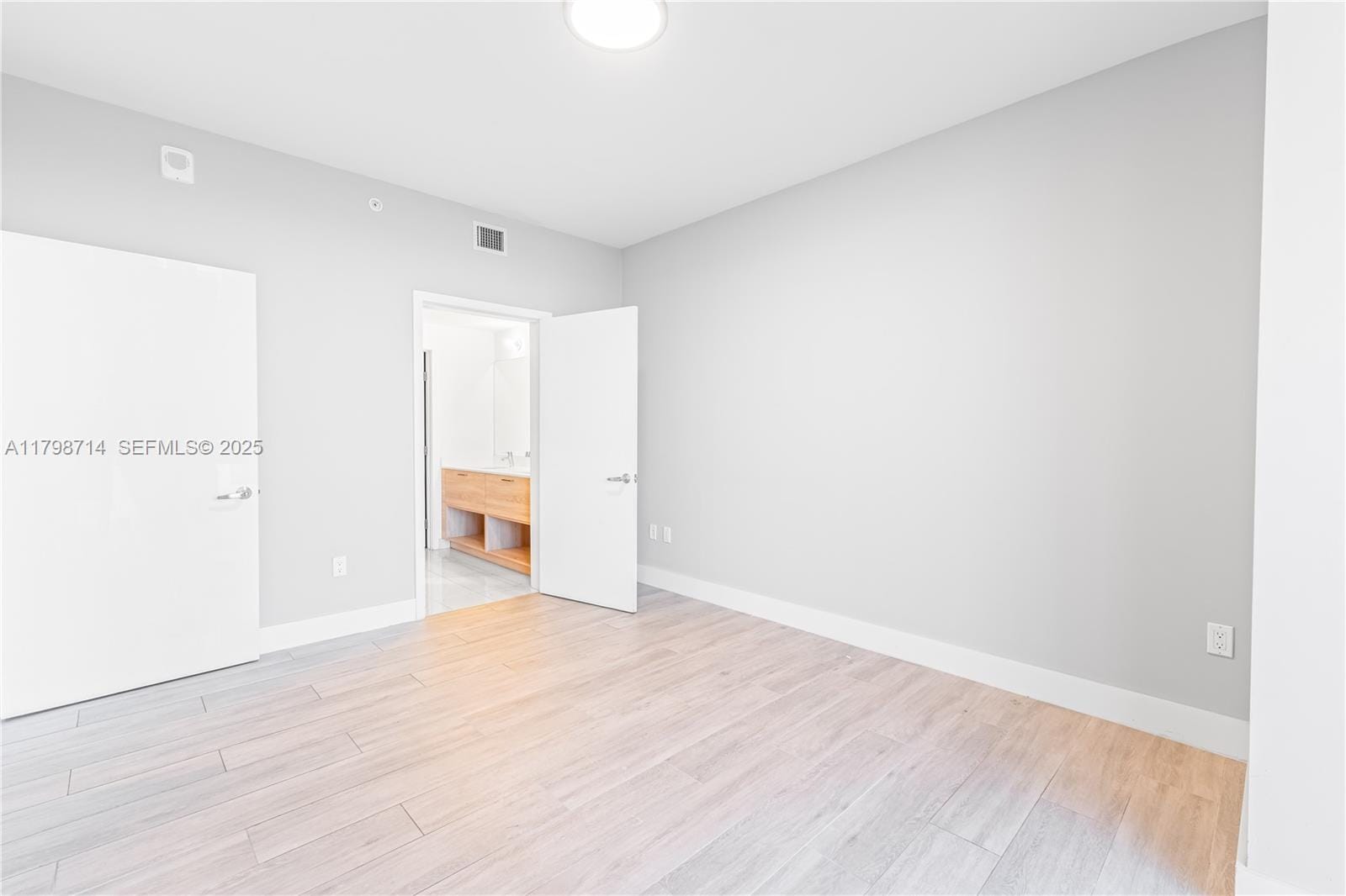 16385 Biscayne Boulevard 404, North Miami Beach, FL 33160 photo 16
