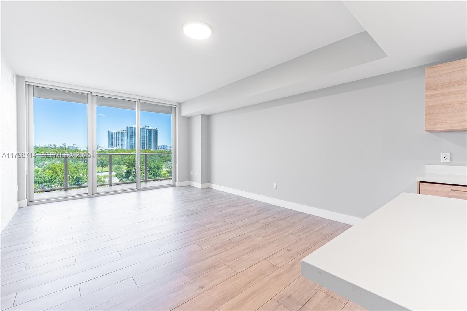 16385 Biscayne Boulevard 404, North Miami Beach, FL 33160 photo 18