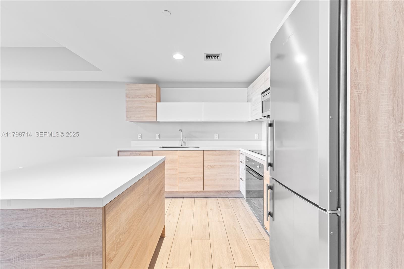 16385 Biscayne Boulevard 404, North Miami Beach, FL 33160 photo 19
