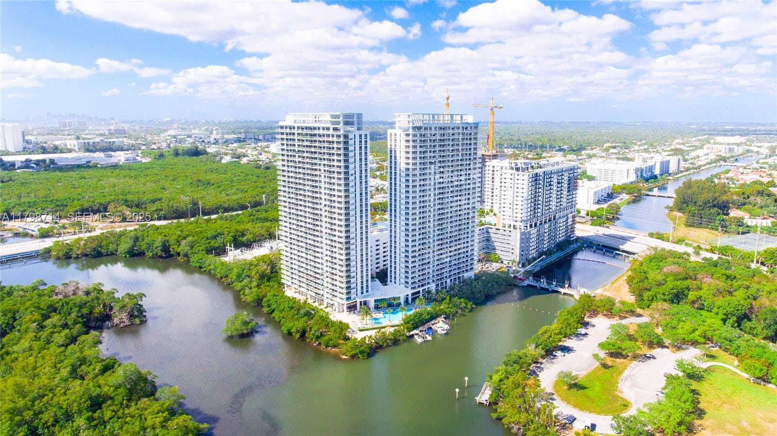16385 Biscayne Boulevard 404, North Miami Beach, FL 33160 photo 3