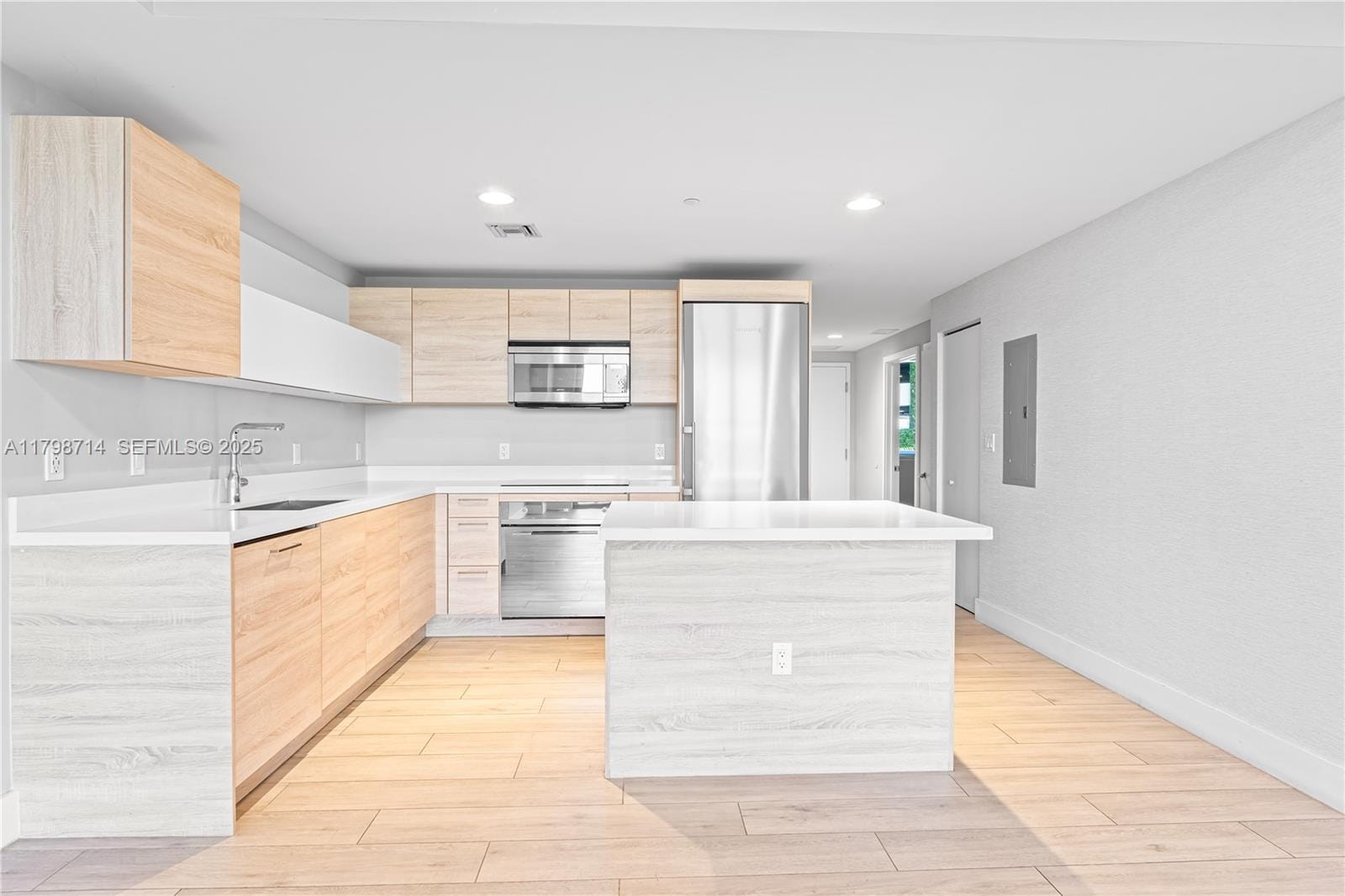 16385 Biscayne Boulevard 404, North Miami Beach, FL 33160 photo 21
