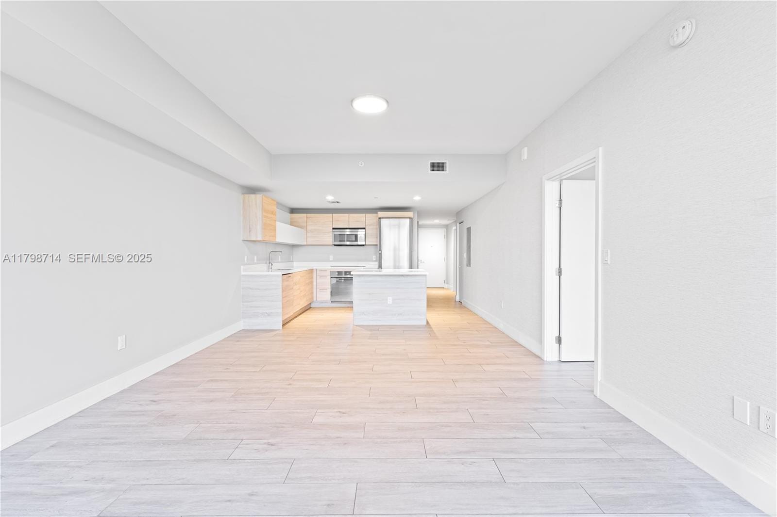16385 Biscayne Boulevard 404, North Miami Beach, FL 33160 photo 4