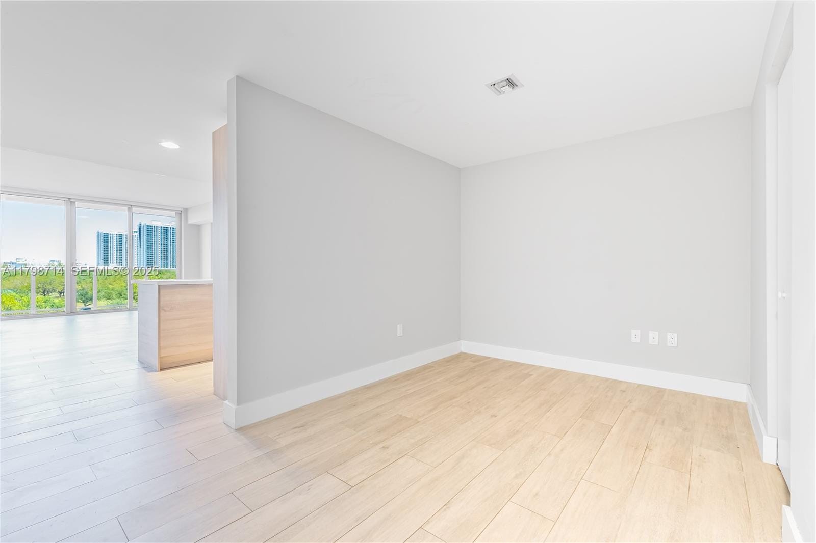 16385 Biscayne Boulevard 404, North Miami Beach, FL 33160 photo 8