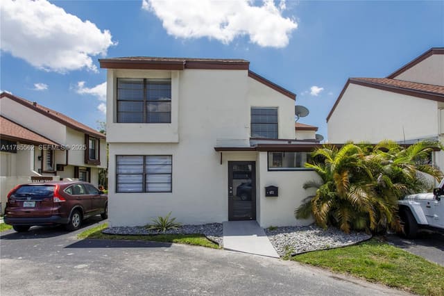 471 NW 98th Court 471, sold in East Wind Lake Village, Miami, FL