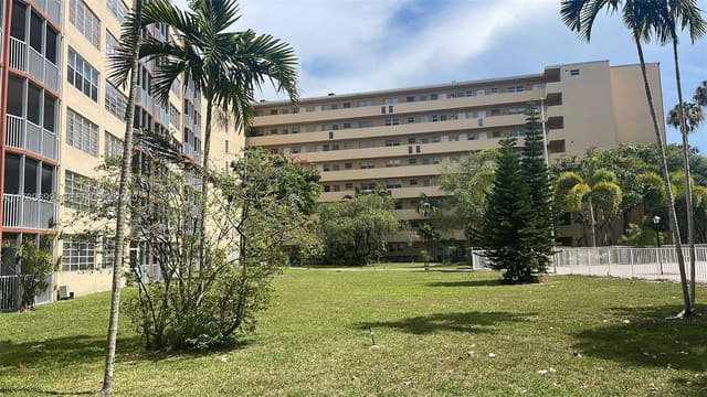 1750 NE 191st Street 213-2, Miami, FL 33179