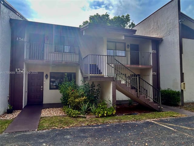 156 W Laurel Drive 1006, Margate, FL 33063
