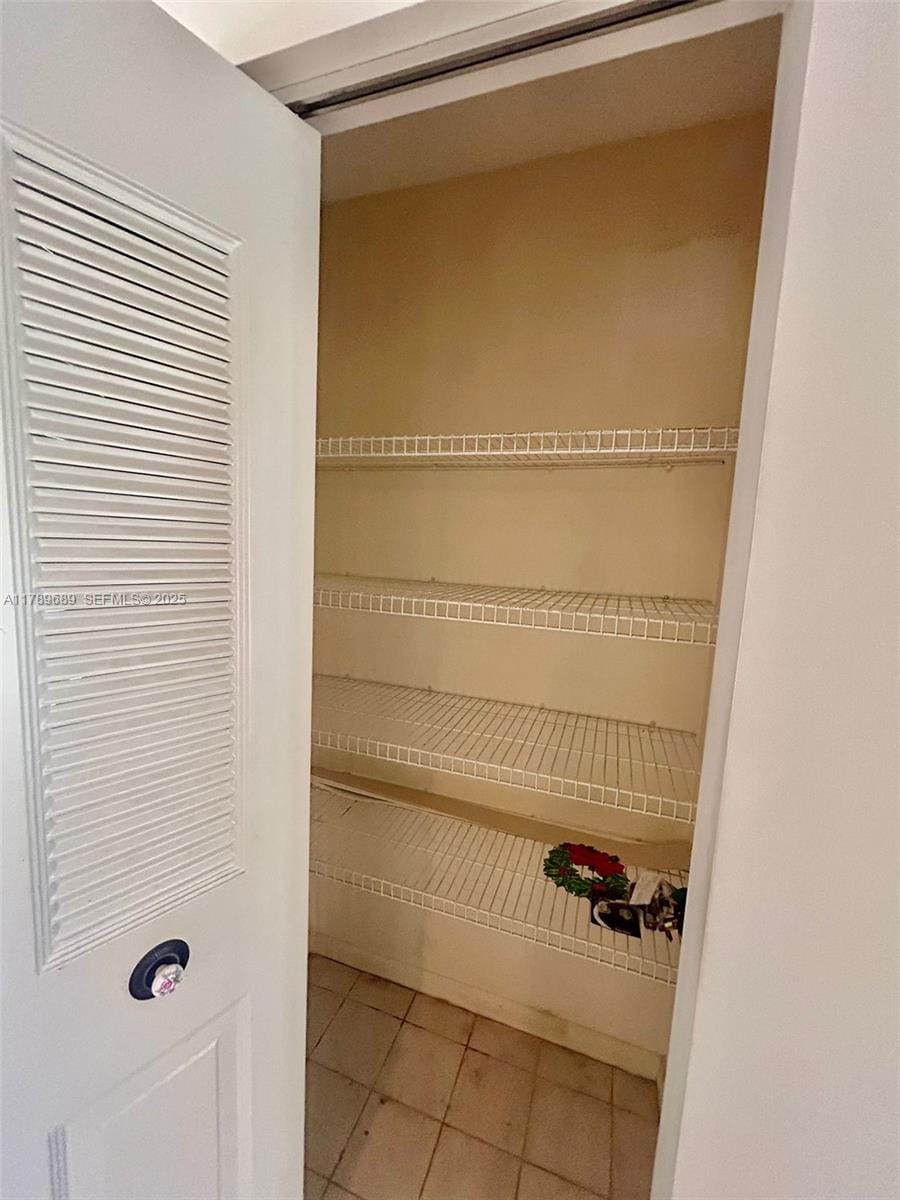 156 W Laurel Drive 1006 — photo 12