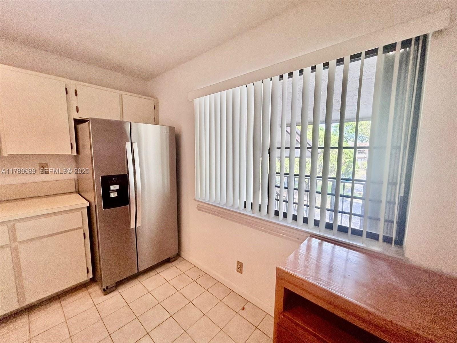 156 W Laurel Drive 1006 — photo 5