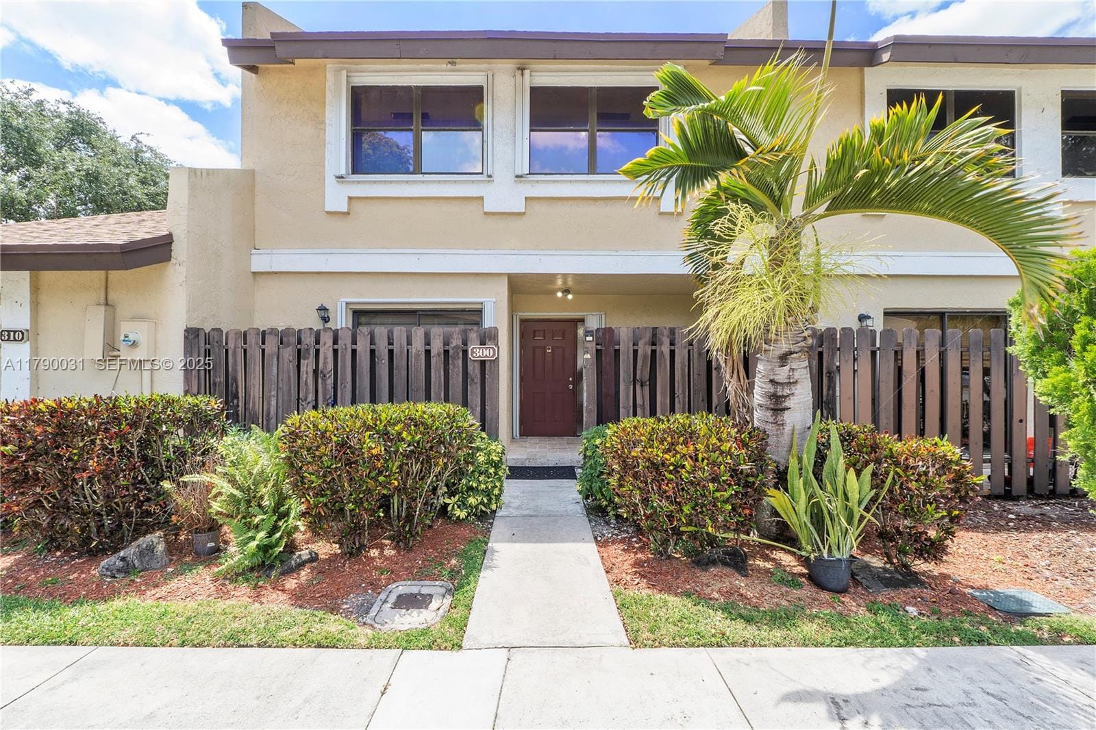 300 SW 96th Terrace 300, Pembroke Pines, FL 33025
