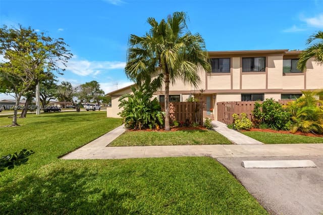 2975 NW 06th Avenue 1, sold in Country Squire Townhomes, Dania Beach, FL