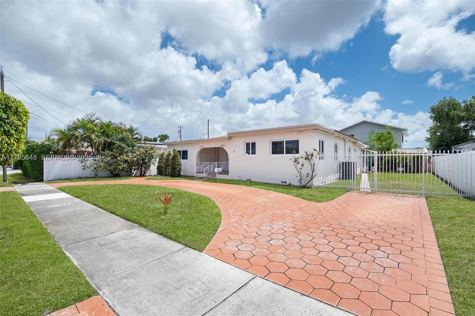 241 NW 46th Avenue, Miami, FL 33126 photo 3