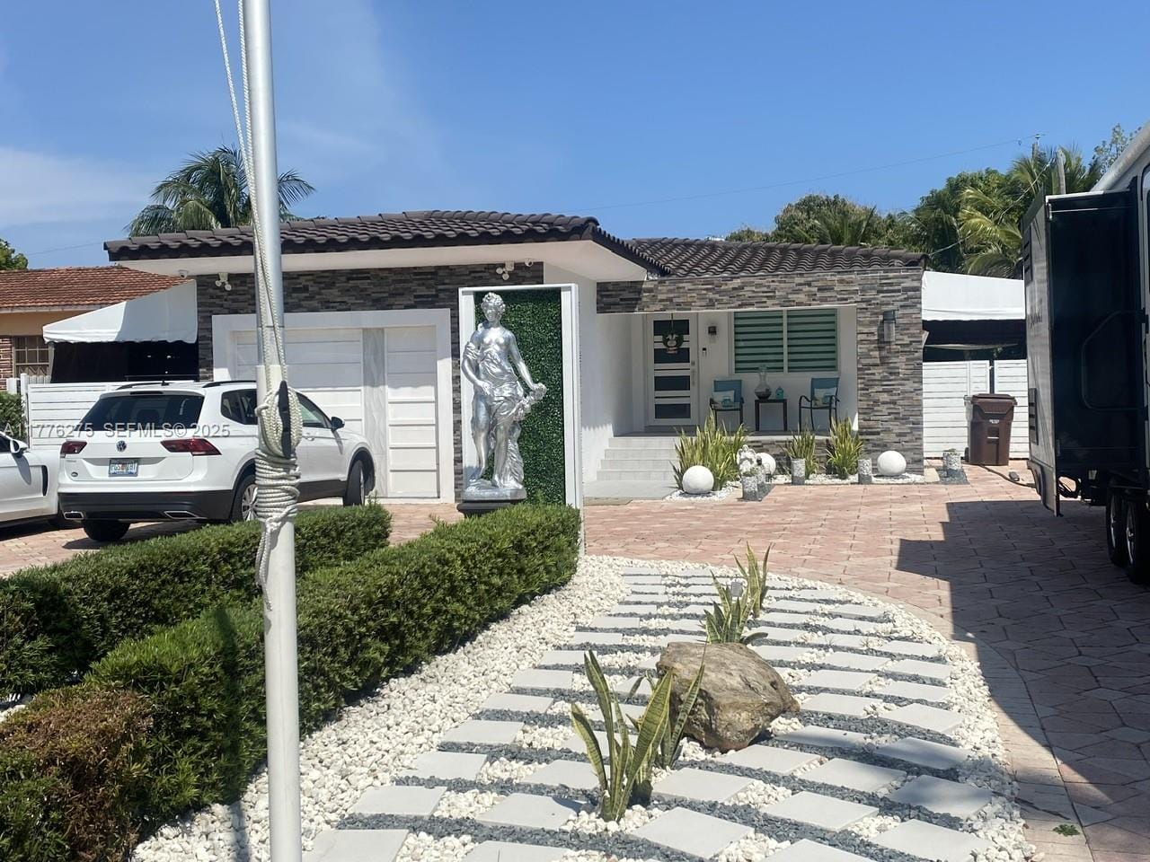 291 Cir Drive, Hialeah, FL 33010 photo 2